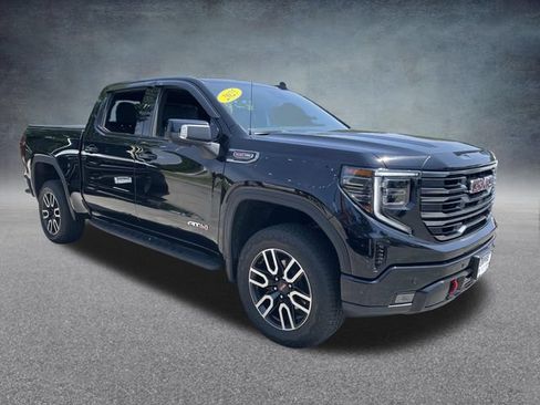Used 2025 GMC Sierra 1500 AT4 w/ AT4 Premium Package AWD/4WD image 4