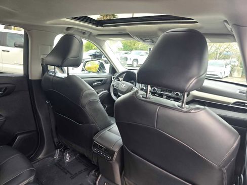 Used 2021 Toyota Highlander XLE image 15