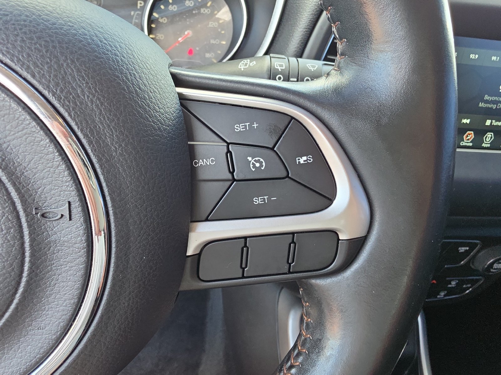 Used 2018 Jeep Compass Latitude w/ Popular Equipment Group FWD image 21