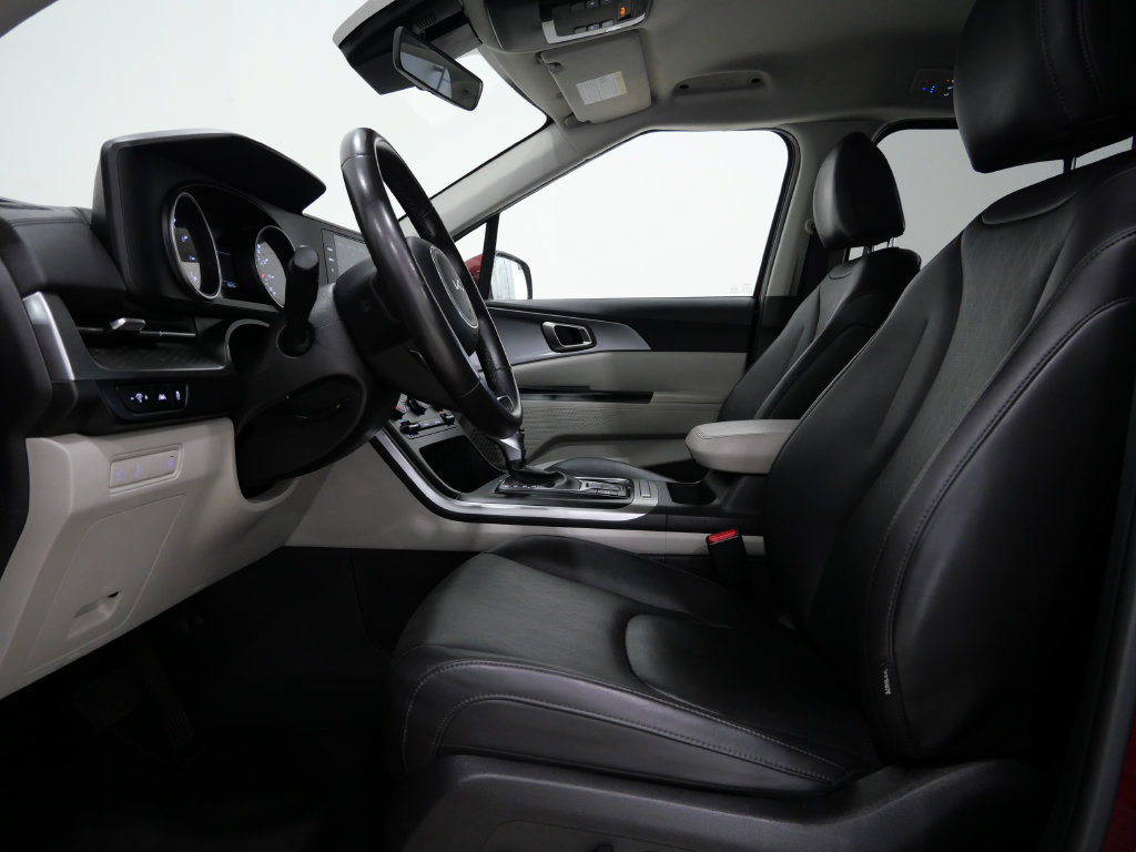 Used 2024 Kia Carnival LX FWD image 12