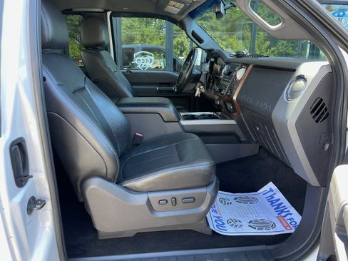 Used 2012 Ford F250 Lariat image 21