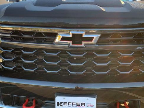 Used 2022 Chevrolet Silverado 1500 ZR2 w/ Technology Package image 9