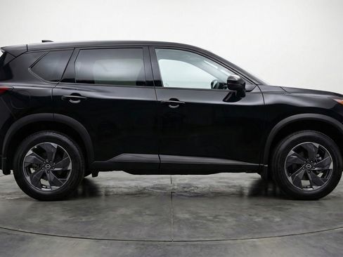 Used 2025 Nissan Rogue SV image 11