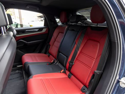Certified 2025 Porsche Cayenne Coupe AWD/4WD image 47