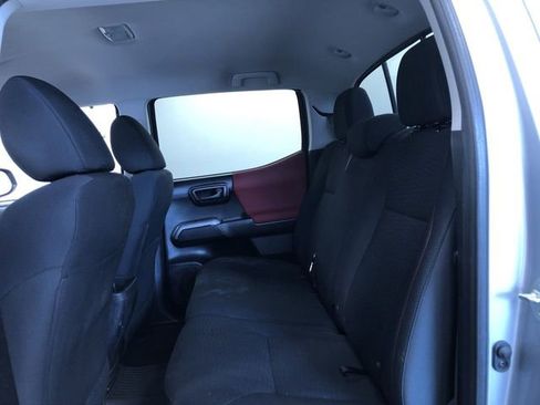 Used 2018 Toyota Tacoma SR5 AWD/4WD image 15