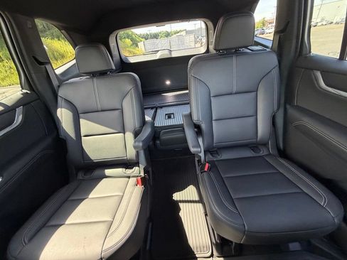 Used 2026 GMC Acadia Elevation w/ Elevation Premium Package AWD/4WD image 16