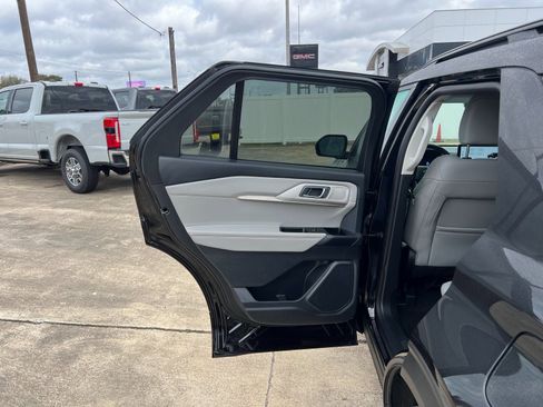 New 2026 Ford Explorer Active w/ Active Comfort Package RWD image 16