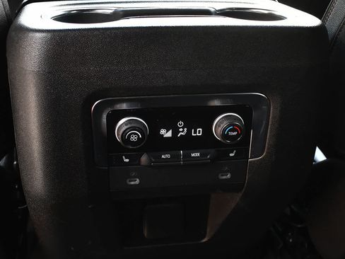 Used 2022 Chevrolet Suburban RST w/ Sport Performance Package AWD/4WD image 11