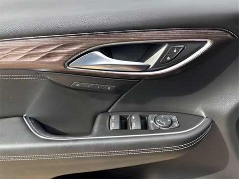 Used 2022 Buick Envision Avenir w/ Technology Package II image 21