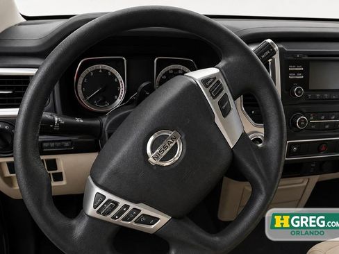 Used 2017 Nissan Titan SV RWD image 11
