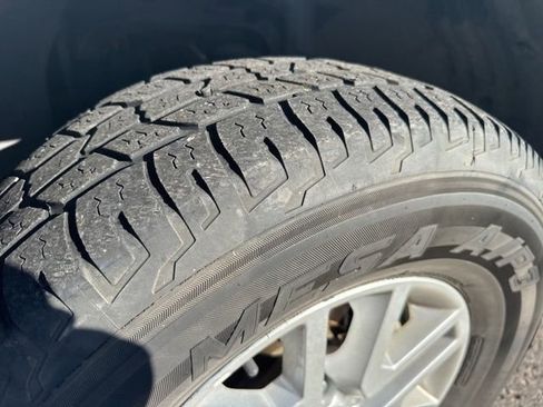 Used 2016 Nissan Frontier SV image 9