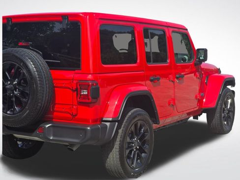 Used 2025 Jeep Wrangler Unlimited Sahara w/ Safety Group AWD/4WD image 50