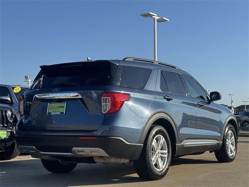 Used 2020 Ford Explorer XLT w/ Equipment Group 202A image 4