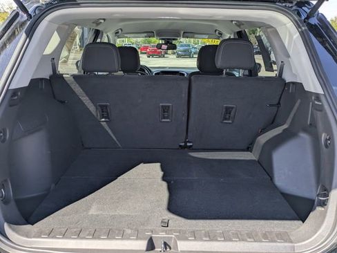 Used 2024 GMC Terrain SLE FWD image 11