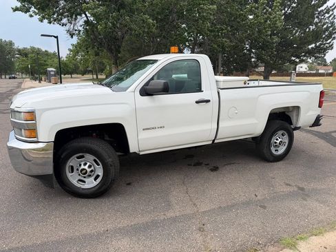 Used 2015 Chevrolet Silverado 2500 W/T AWD/4WD image 3