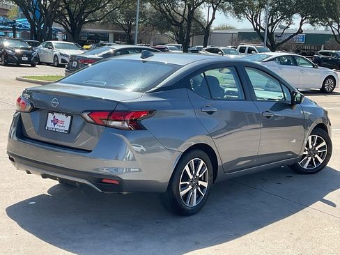 Used 2025 Nissan Versa SV image 5