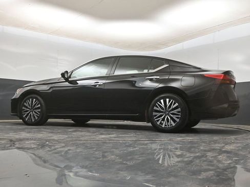 Used 2024 Nissan Altima 2.5 SV image 18
