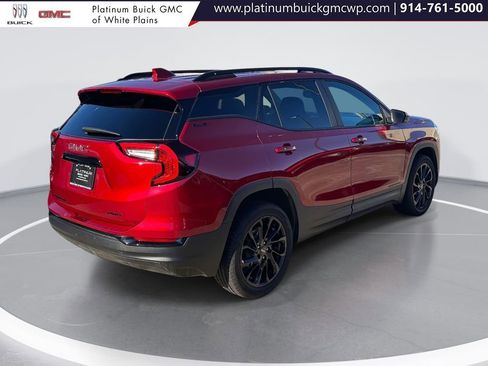 Used 2024 GMC Terrain SLE w/ Driver Convenience Package image 7