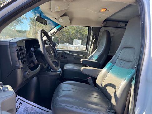 Used 2015 Chevrolet Express 2500 Extended image 12