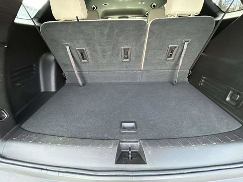 Used 2023 Chevrolet Traverse LT image 17