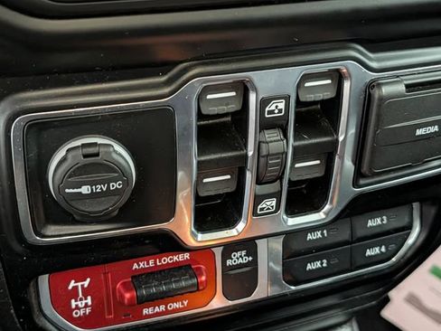 Used 2022 Jeep Gladiator Mojave w/ Cold Weather Group AWD/4WD image 27