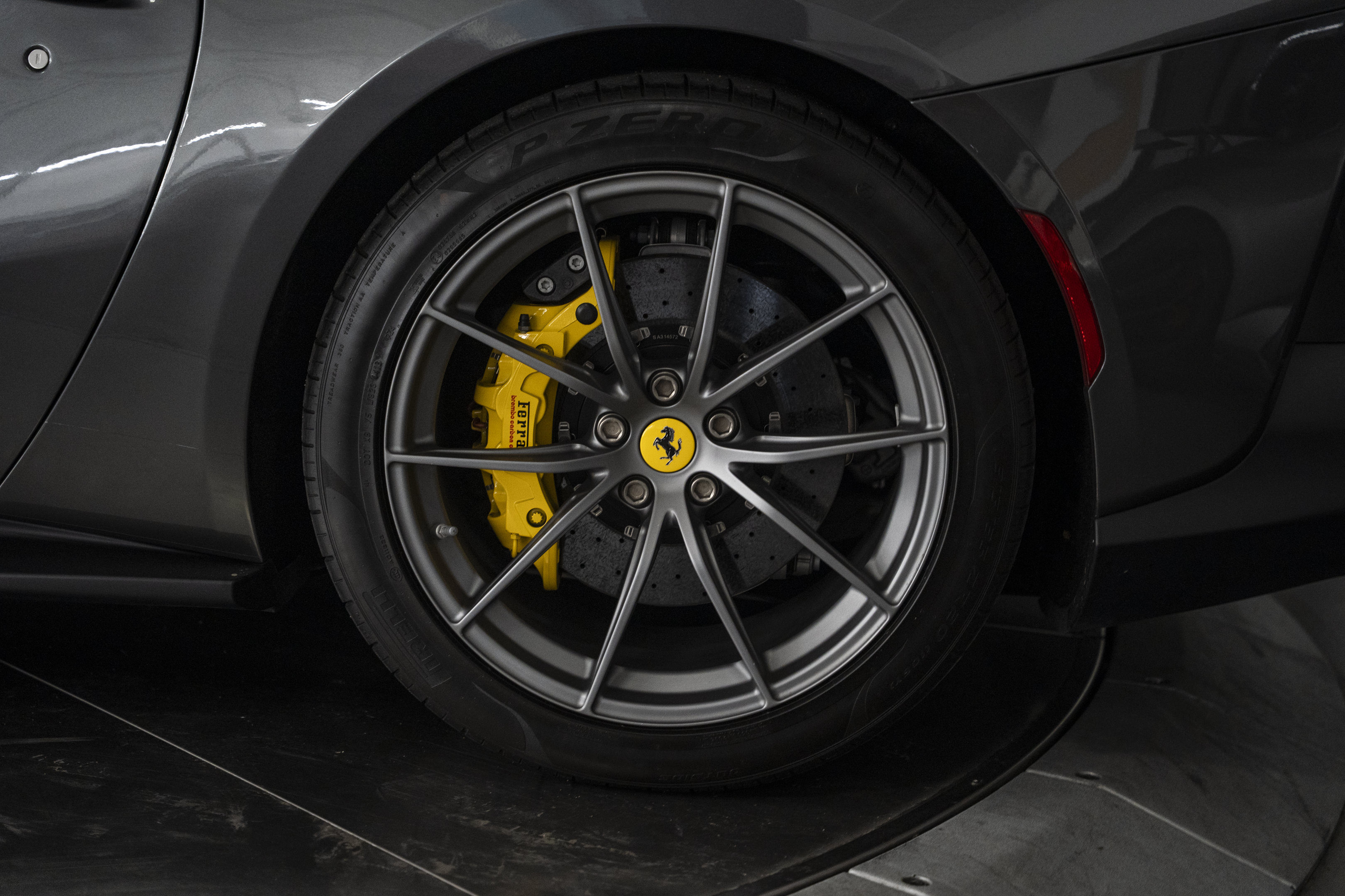 Used 2019 Ferrari 812 Superfast RWD image 15