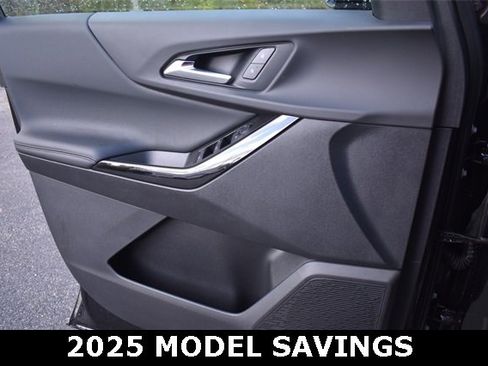 New 2025 Chevrolet Equinox LT w/ Safety and Technology Package image 28