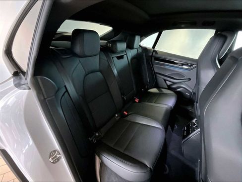 New 2026 Porsche Macan 4 Electric image 28