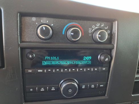 Used 2017 Chevrolet Express 2500 RWD image 20