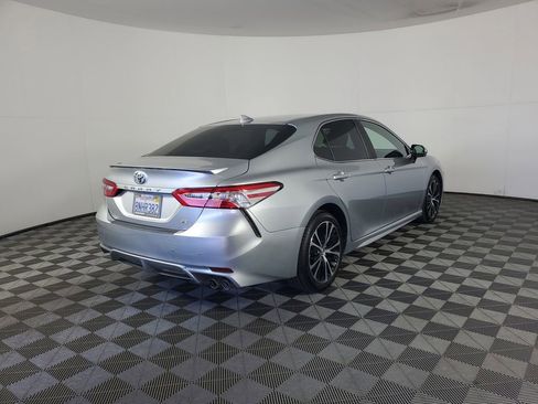 Used 2020 Toyota Camry SE image 4