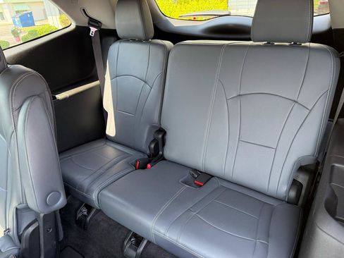 Used 2018 Buick Enclave Premium FWD image 25