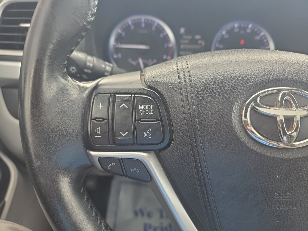 Used 2017 Toyota Highlander XLE AWD/4WD image 23