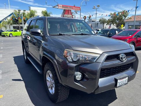Used 2016 Toyota 4Runner SR5 AWD/4WD image 2