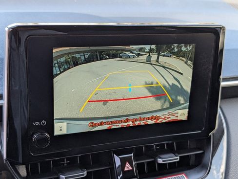Used 2025 Toyota Corolla Cross XLE FWD image 6