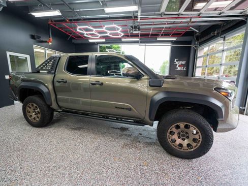 Used 2025 Toyota Tacoma 4x4 Double Cab Hybrid image 5