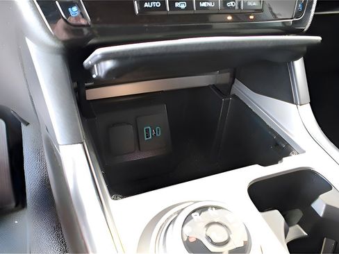 Used 2021 Ford Explorer Limited w/ Equipment Group 301A image 13