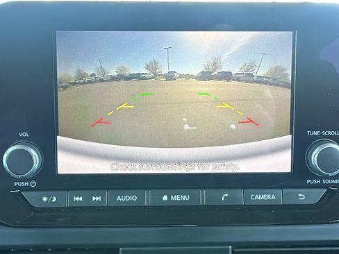 Used 2024 Nissan Pathfinder S image 23