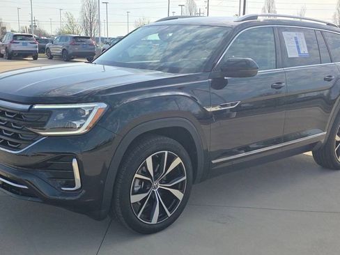 Used 2025 Volkswagen Atlas SEL Premium R-Line image 1