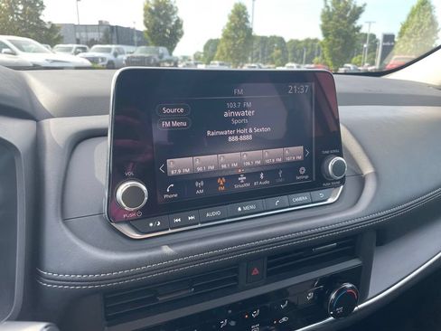 Used 2024 Nissan Rogue S AWD/4WD image 15