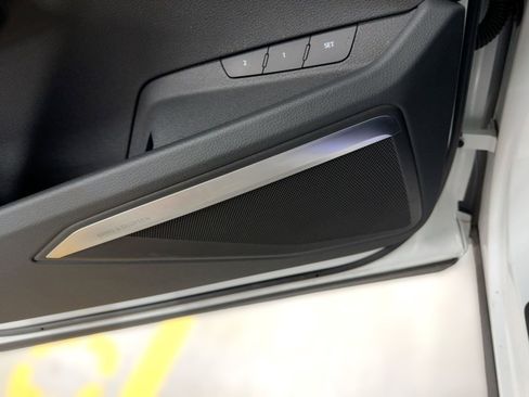 Used 2022 Audi e-tron Premium Plus w/ Premium Plus Package image 22