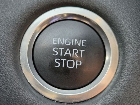 Used 2025 Toyota Highlander XLE FWD image 22