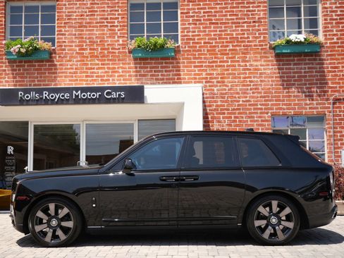 Certified 2022 Rolls-Royce Cullinan AWD/4WD image 3