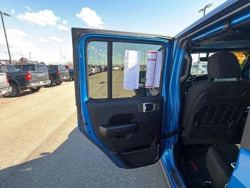 Used 2020 Jeep Gladiator Rubicon AWD/4WD image 17