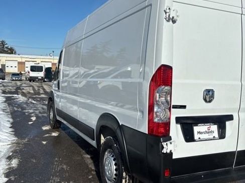 Used 2025 RAM ProMaster 2500 w/ Convenience Group image 3