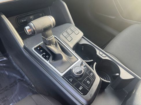 Used 2025 Kia Sportage LX image 35