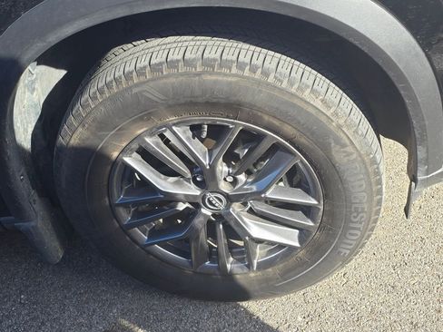 Used 2023 Nissan Rogue S image 5