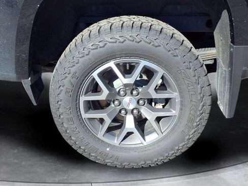 Certified 2022 GMC Canyon AT4 w/ Trailering Package AWD/4WD image 17