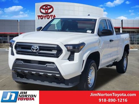 Used 2025 Toyota Tacoma SR image 3