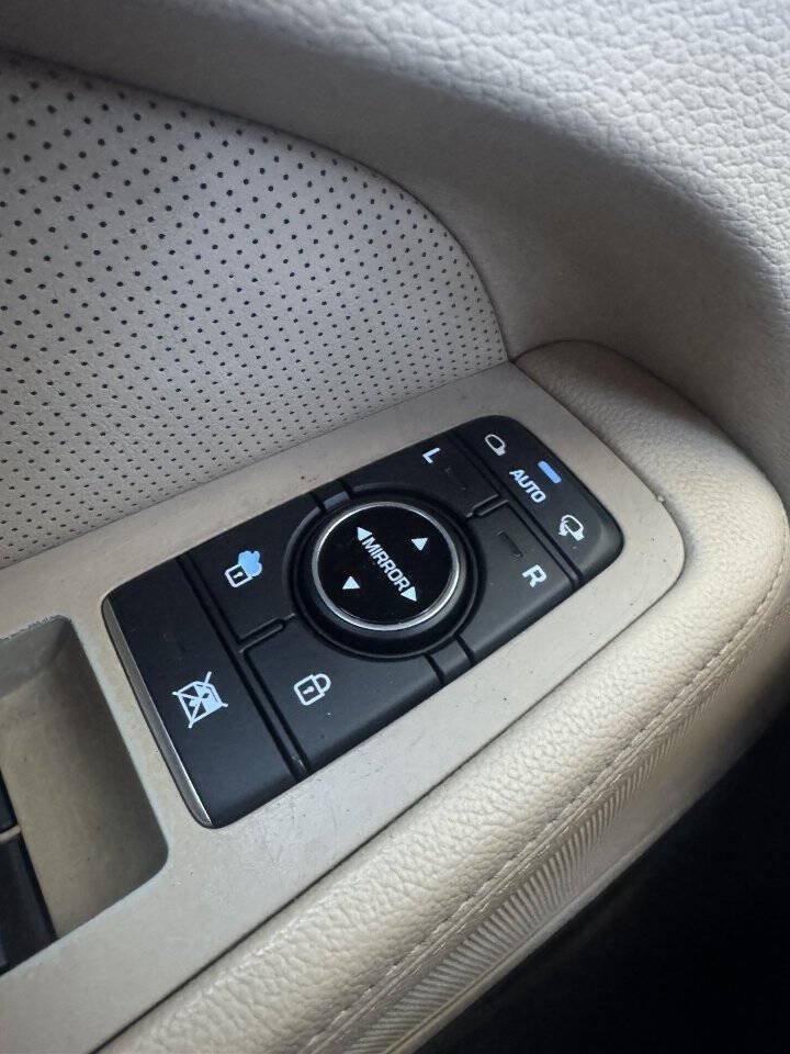 Used 2015 Hyundai Genesis 3.8 RWD image 24
