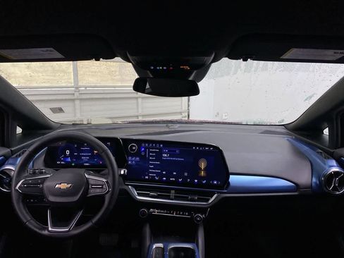 Used 2025 Chevrolet Equinox EV LT w/ Convenience Package image 12